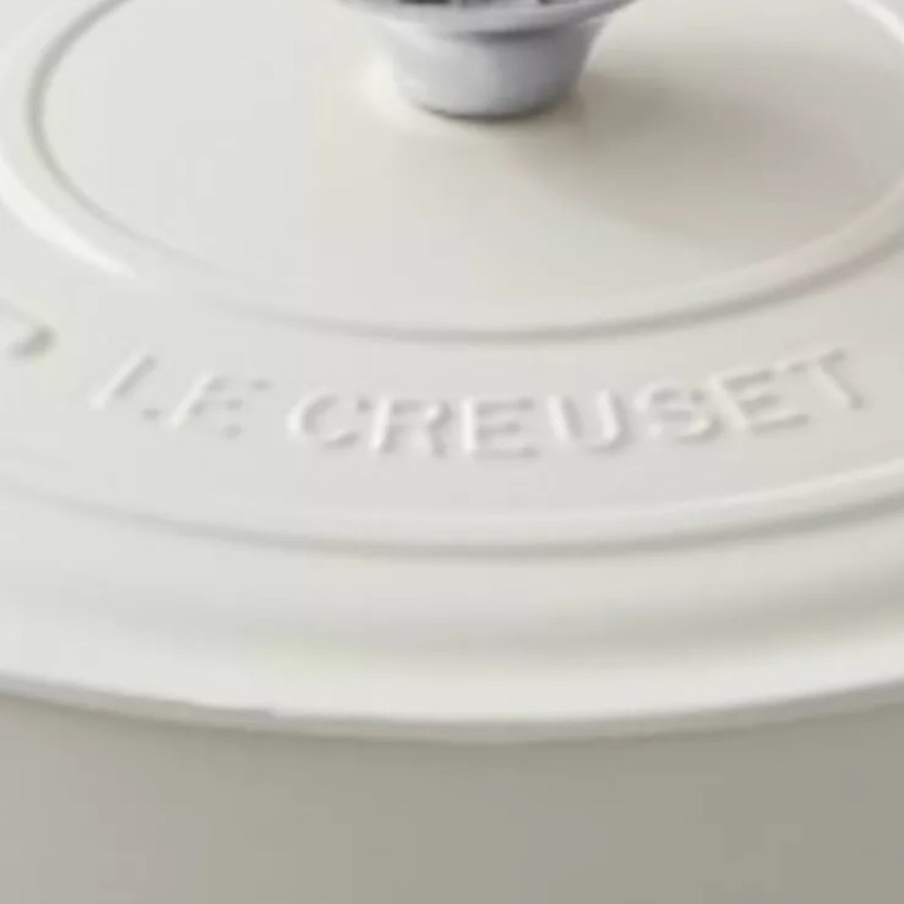 Le Creuset NEW White 5.5 Qt Enameled Cast Iron Dutch Oven - Picture 7 of 11